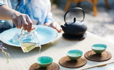 茶疗养生：中药茶饮的保健作用详解